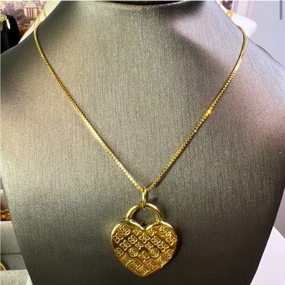 18 k real solid gold necklace. LV - Picture 2 of 5